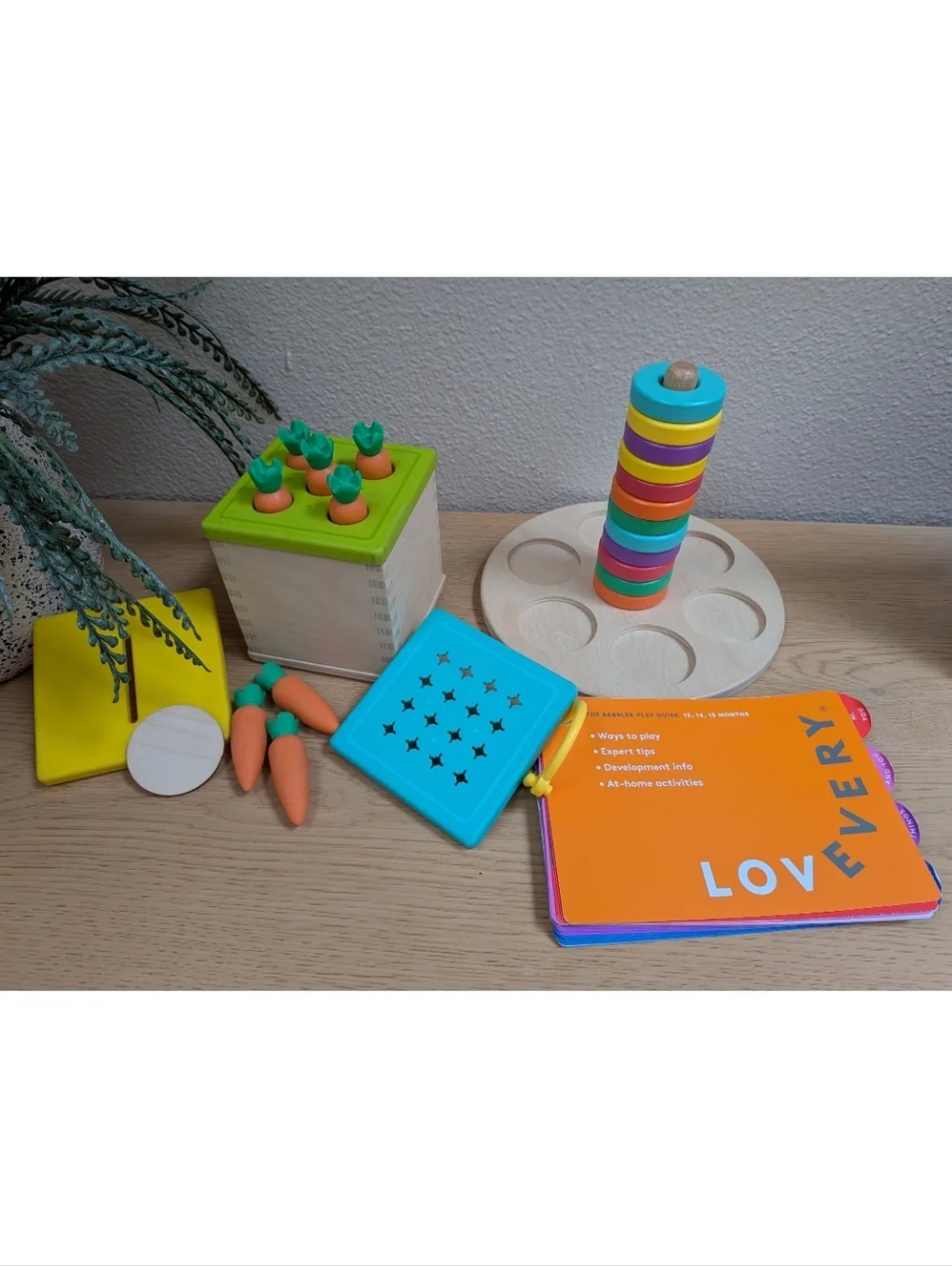 Lovevery Bundle The Babbler Stacking Rings, Coin Carrot Box & Guide Book